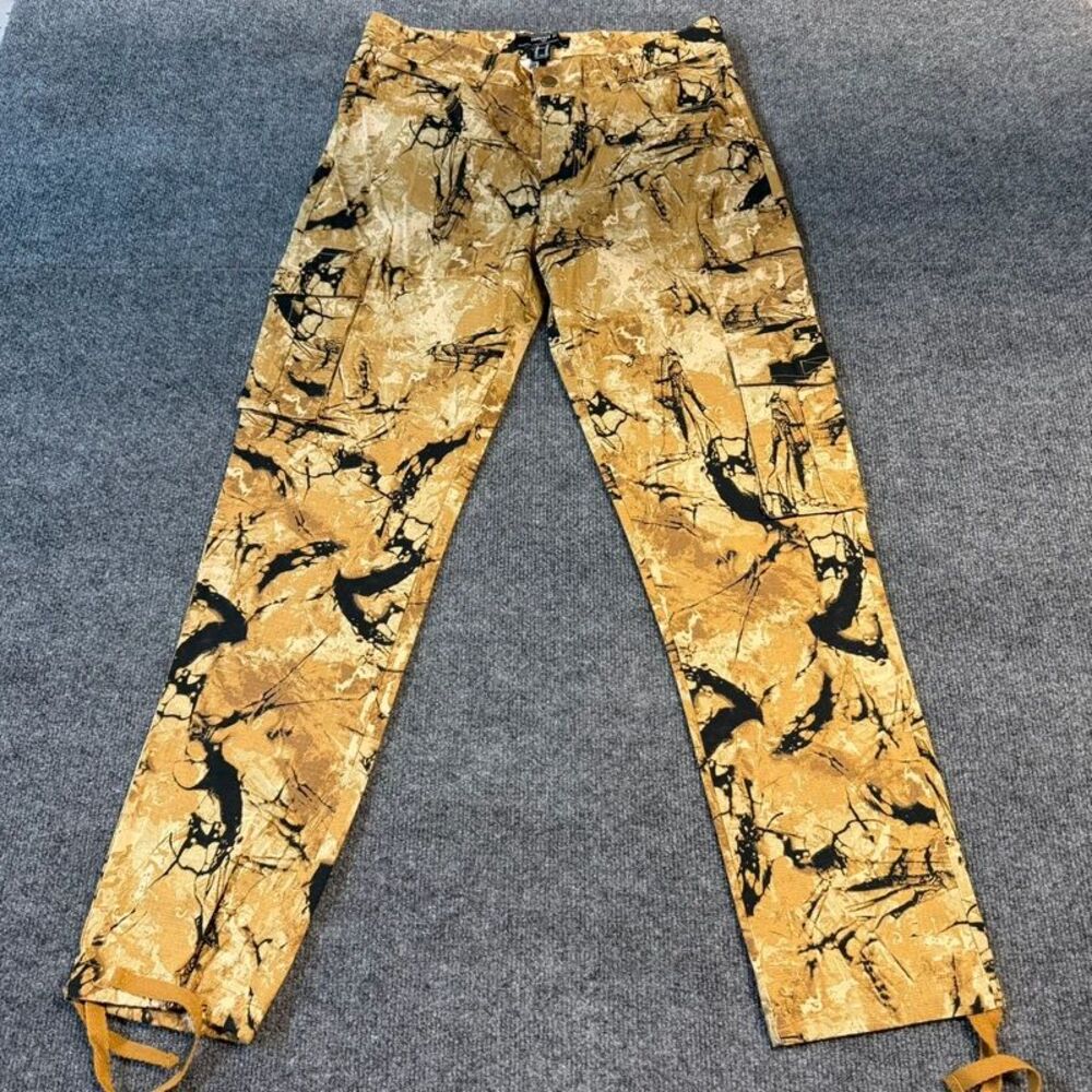 Forever 21 Men’s Size 30 Camo Pants Black and Yellow